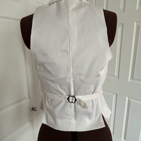 Fully lined shawl collar vest. - Picture 8 of 11